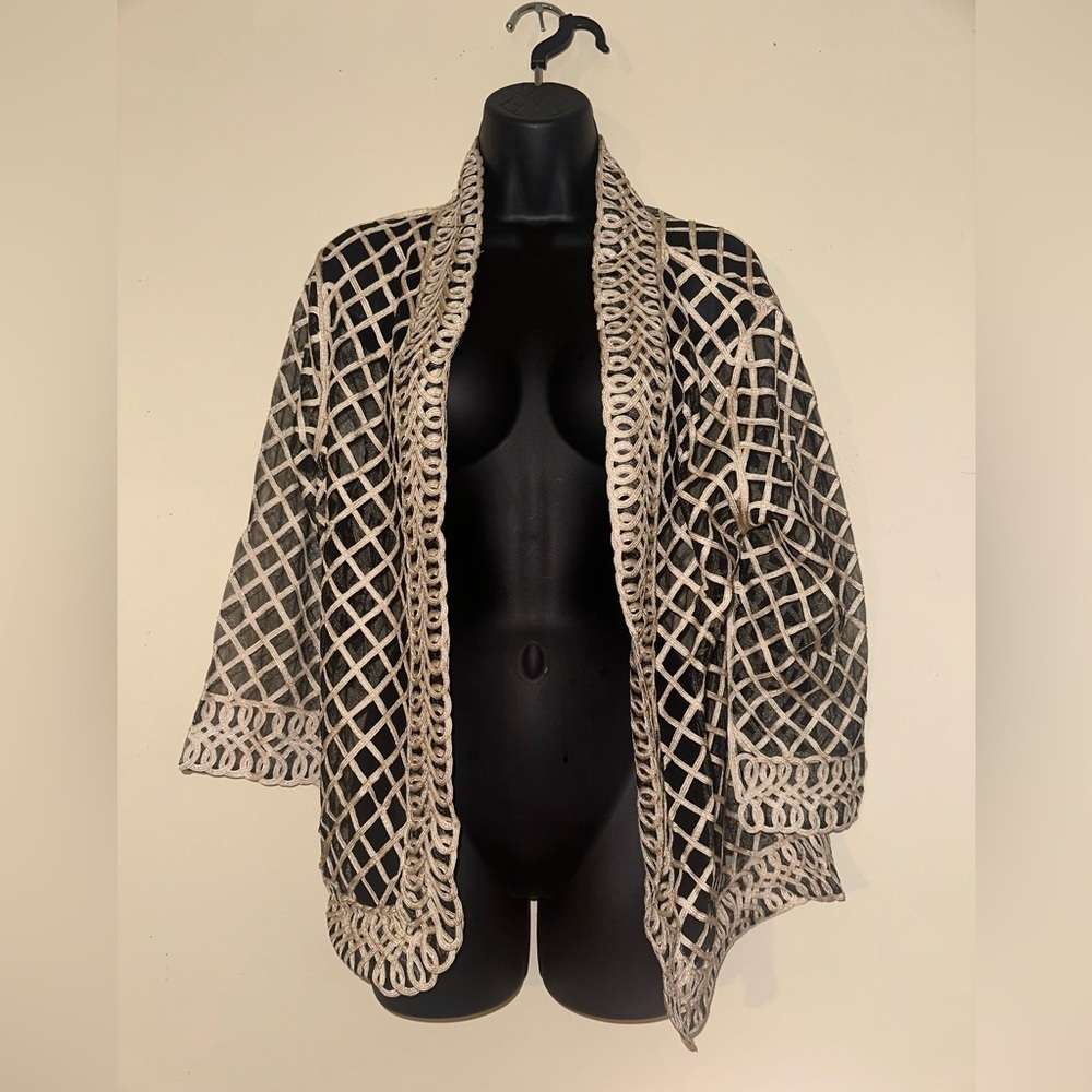 Beautiful NWOT Travel Smith Decorative Cardigan